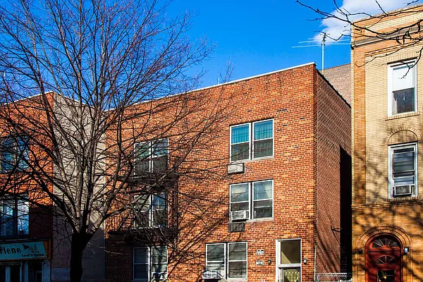 Rented by Capri Jet Realty Corp | media 19