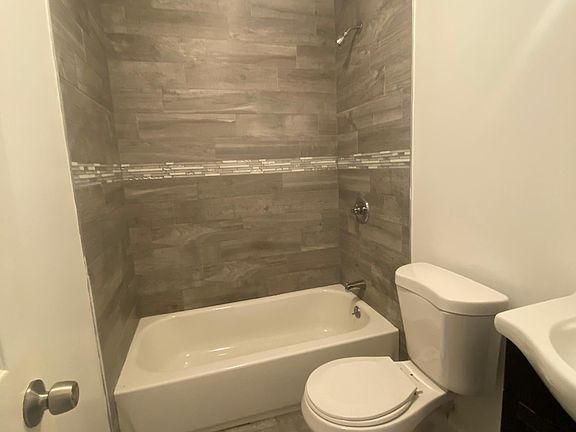5th image of 142 Seymour Ave #2R