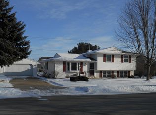 1007 Cardinal St, De Pere, WI 54115