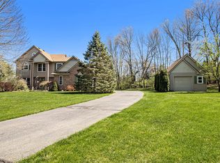 10777 Pondside Ct, Pinckney, MI 48169