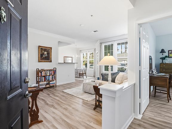 4th image of 2315 Chatelain Way