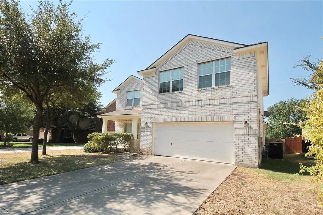 4 bed, 2.5 bath, 3062 sqft, $2,450 — Photo 2