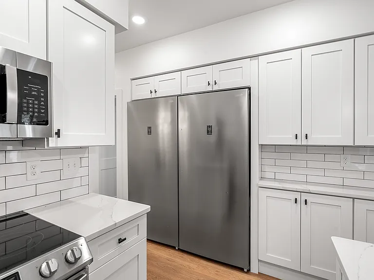 621 E 8th St #1 — Photo 9