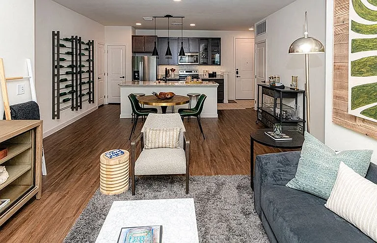 Lakeline Crossing Apartments — Photo 16