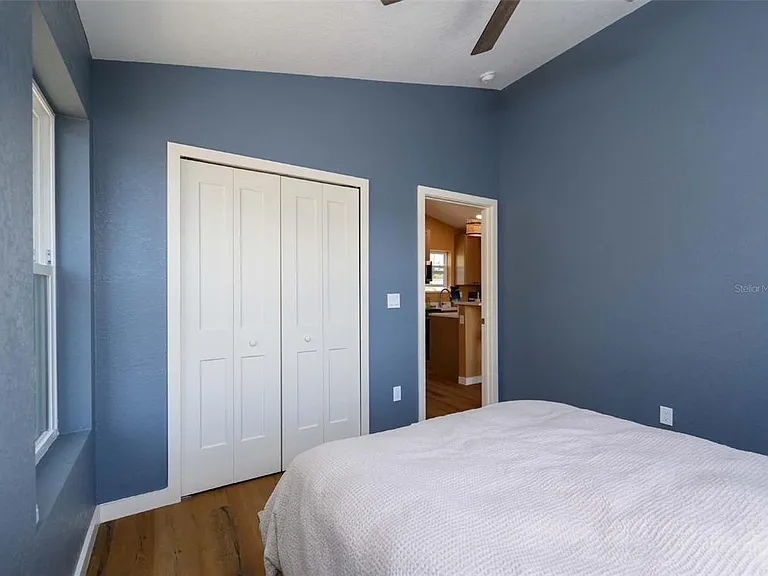 2324 1/2 Burlington Ave N #N — Photo 11