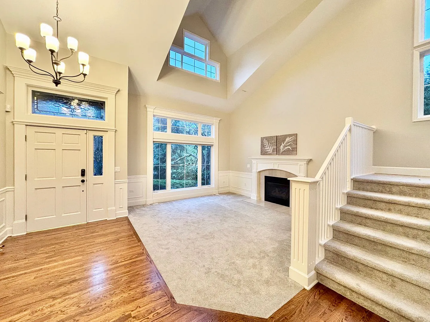 Luxurious 4BR Bellevue Oasis For Rent — Photo 4