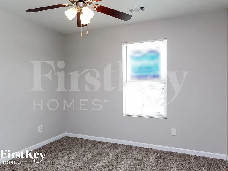 35 Riviera Dr — Photo 10