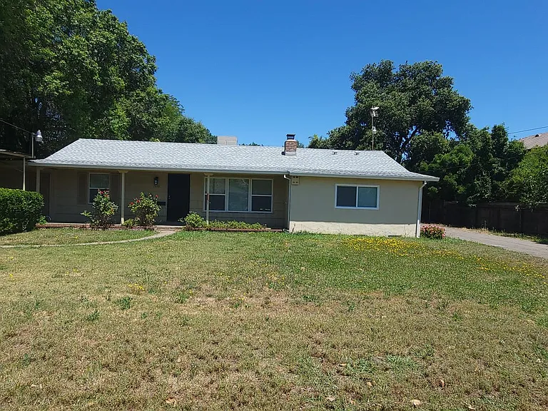 7975 Orange Ave — Photo 1