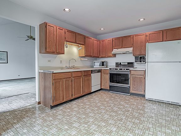 5th image of 106 Carol Ann Dr