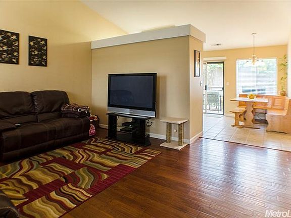 4th image of 2742 Presidente St