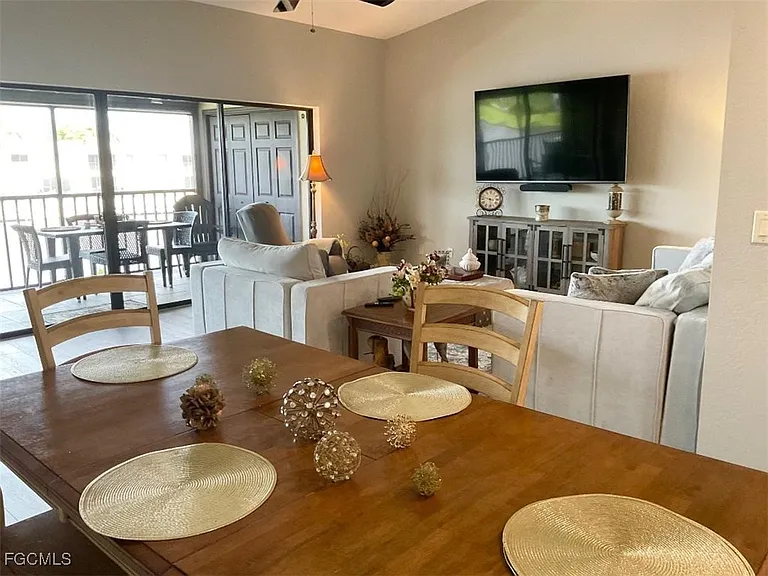 3708 SE 12th Ave #201 — Photo 9