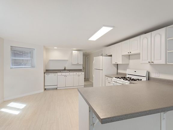 4th image of 2732 W Winnemac Ave