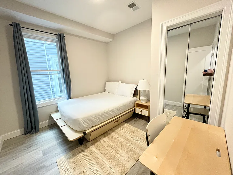 23 Newport St #2R — Photo 6