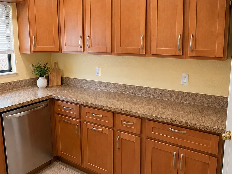 1131 Cedar St — Photo 3