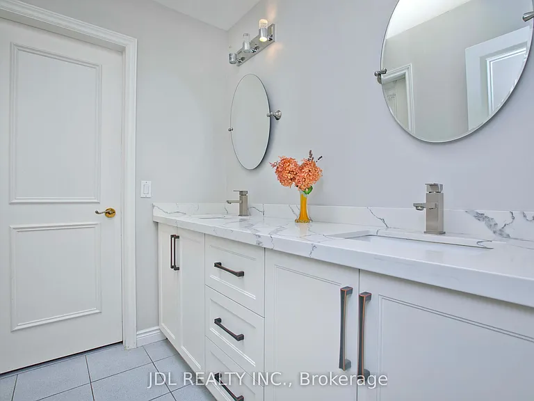 53 Aldershot Cres — Photo 28
