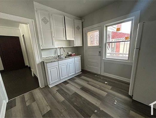 3rd image of 11013 Harvey Ave APT 1