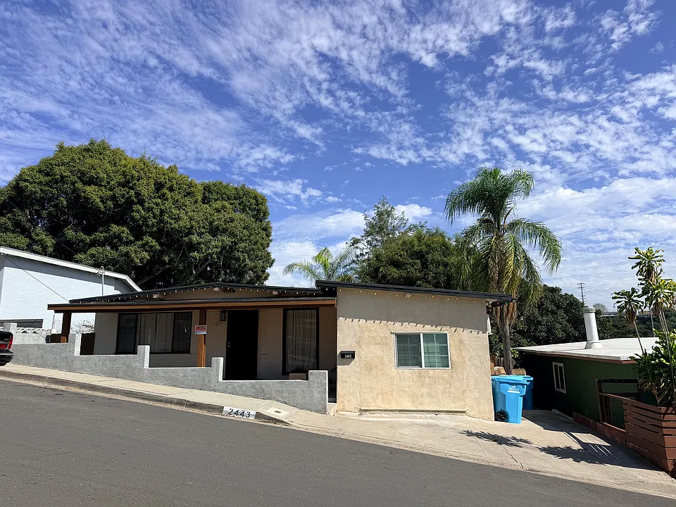 2443 Laurie Ln