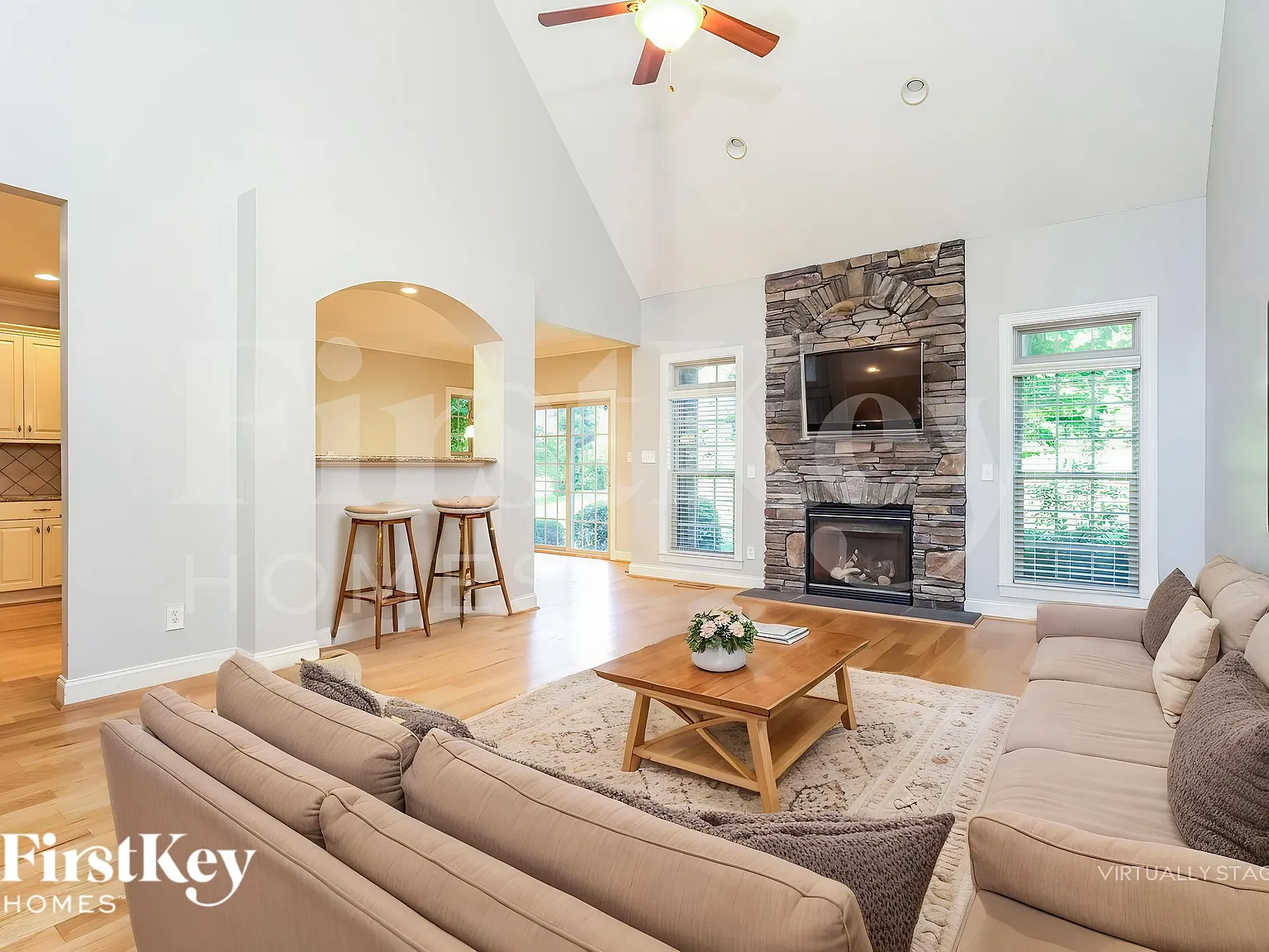 4 bed, 3.0 bath, 2704 sqft, $2,790 — Photo 4