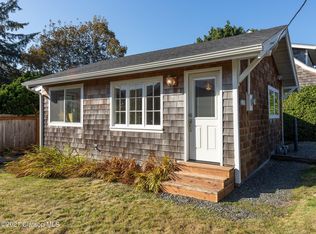 462 S Hemlock St, Cannon Beach, OR 97110