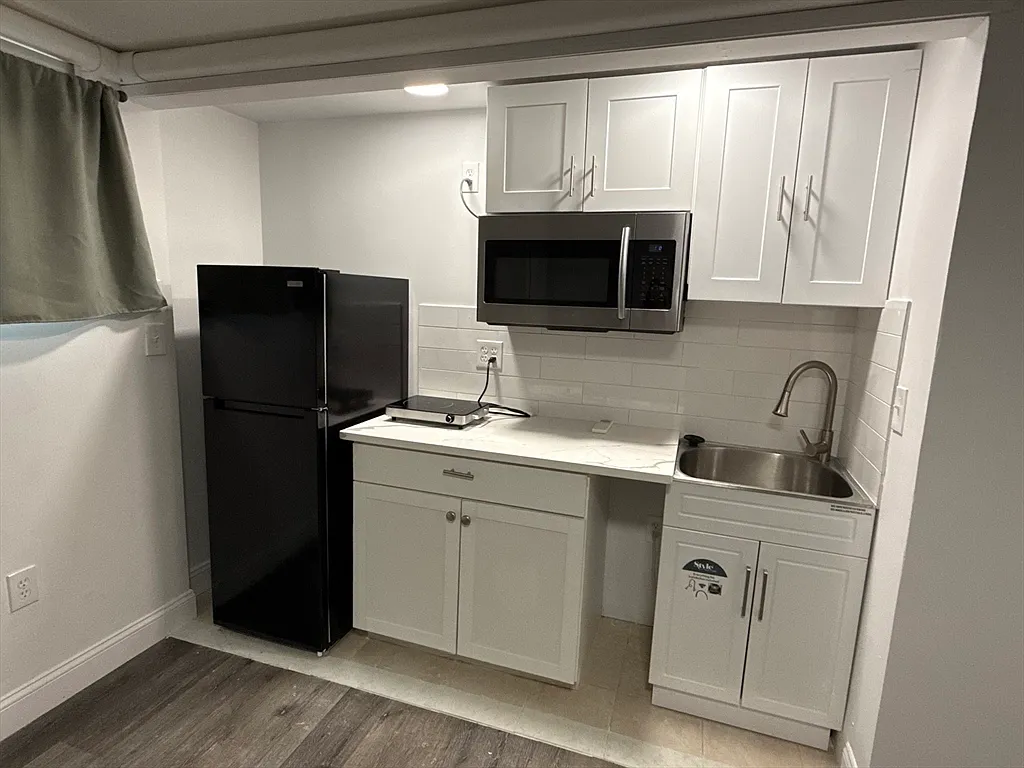 Studio, 300 sqft, $1,500 — Photo 2