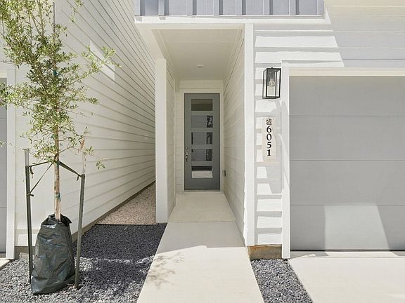 3rd image of 6051 Cebra St