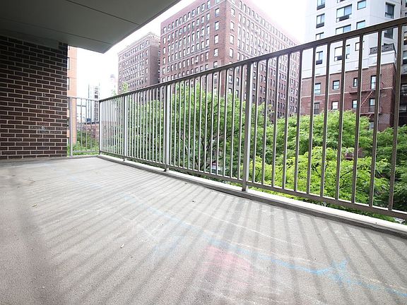 2nd image of 621 Amsterdam Ave #4C