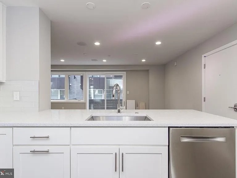 720 S Sartain St #1 — Photo 4