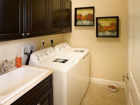 Pearl Laundry Room