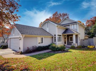 17 Bristol View Dr, Fairport, NY 14450