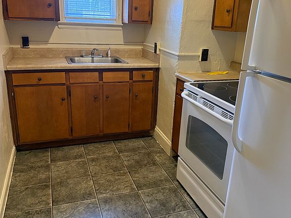 5th image of 1719 Bluemont Ave SW APT 8