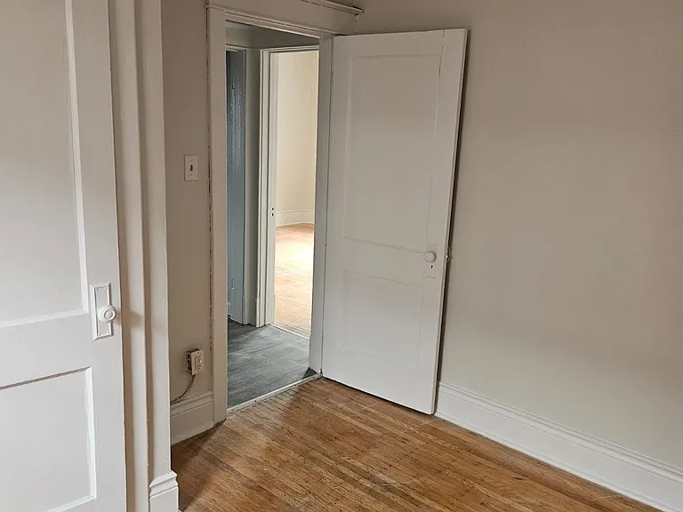 985 Main St E #6 — Photo 9