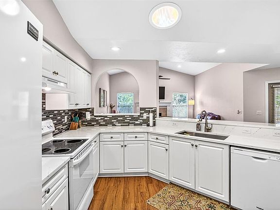 5th image of 7602 SW 50th Rd