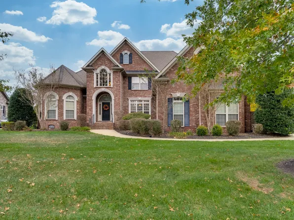 2808 Wynthrope Hall Dr N, Murfreesboro, TN 37129