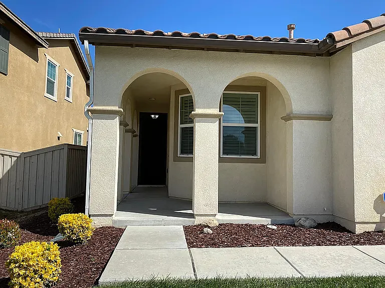 46815 Peach Tree St — Photo 2
