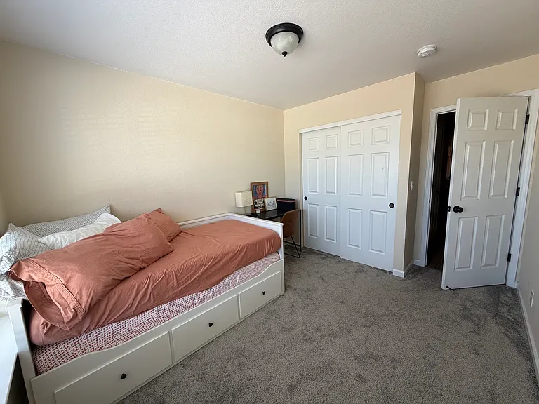 974 Hilltop Dr — Photo 6