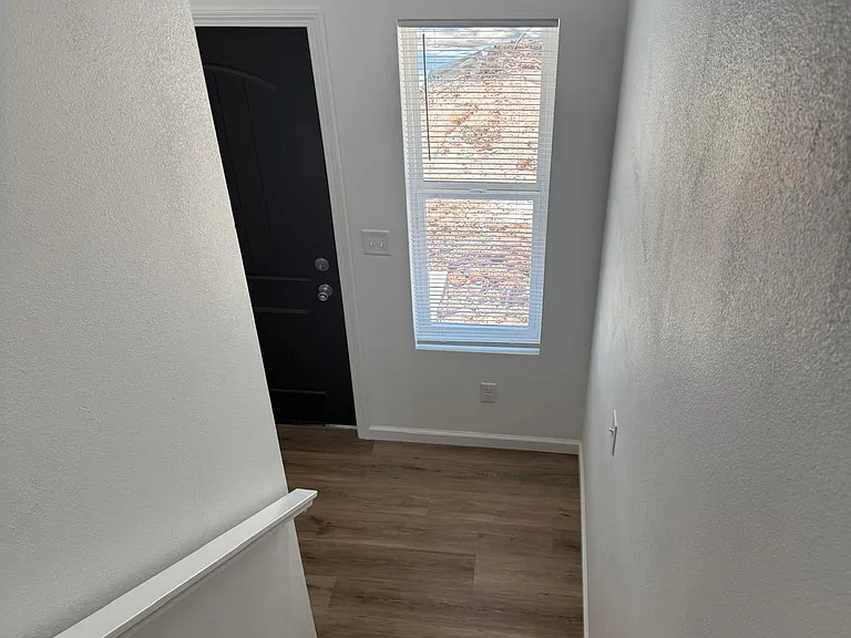 2022 N Weller Ave #B — Photo 8