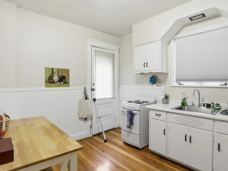 550 Park Ave — Photo 5