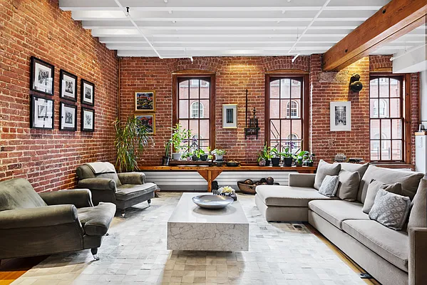 Sold by Compass | media 18