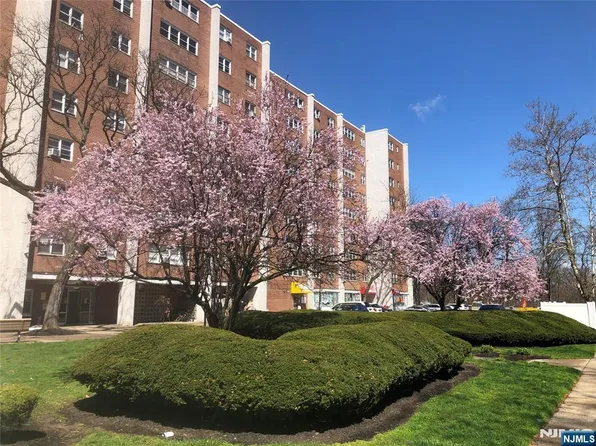 39 E 39th St #503, Paterson, NJ 07514