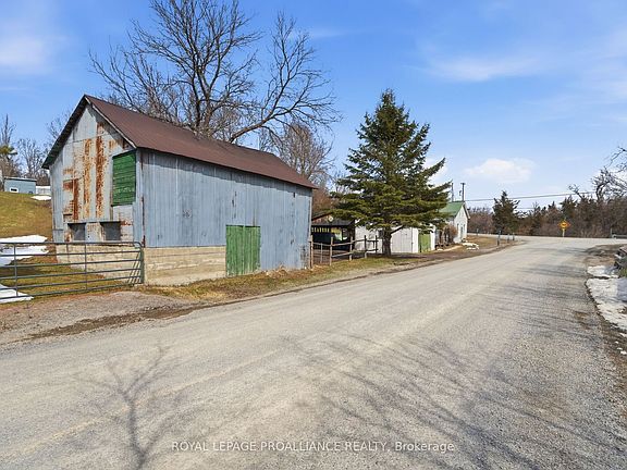 5th image of 2227 Deseronto Rd