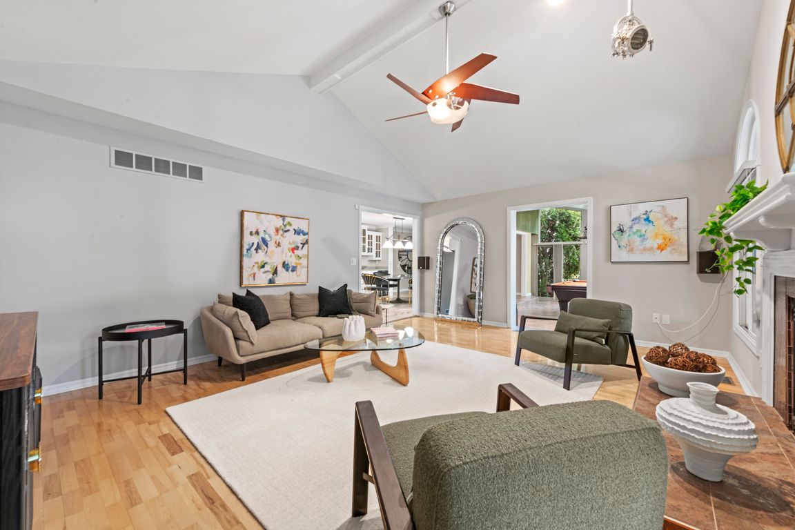 next background image