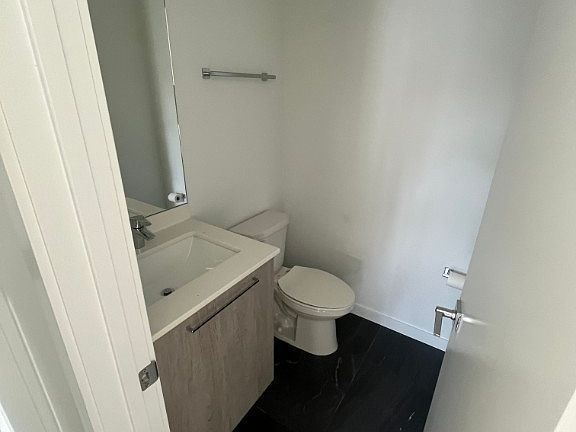 3rd image of 7621 N Sheridan Rd #3B