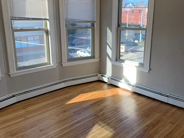 135 Lafayette Sq — Photo 8