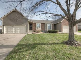111 SE Ridgeview Dr, Lees Summit, MO 64063