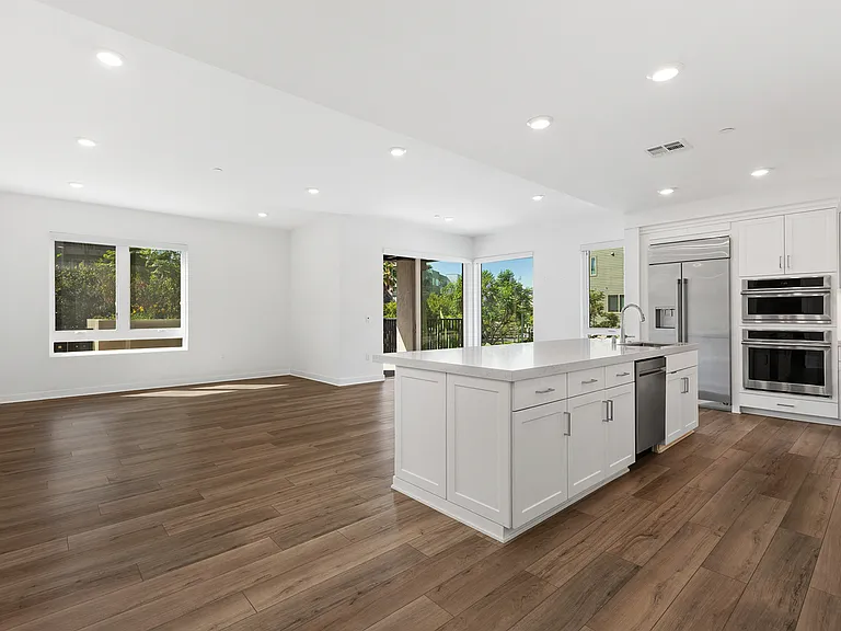 4200 Rivington — Photo 11