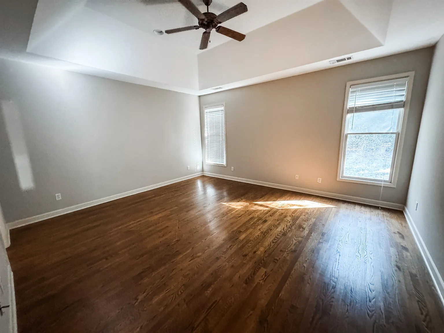 4 bed, 3.0 bath, 3608 sqft, $3,200 — Photo 4