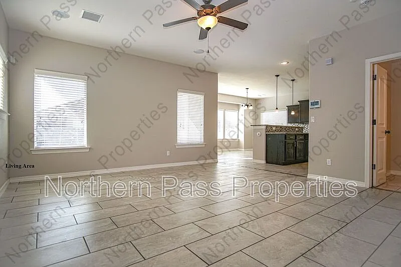 4 bed, 2.5 bath, 2128 sqft, $2,295 — Photo 4