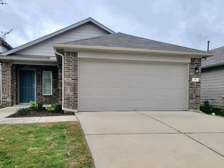 351 Sickle Loop — Photo 1