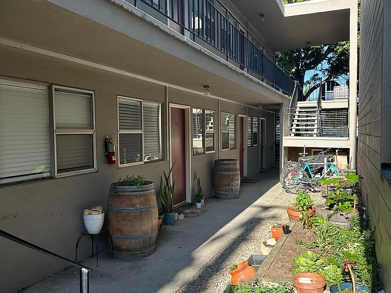5915 Telegraph Ave #5 — Photo 7