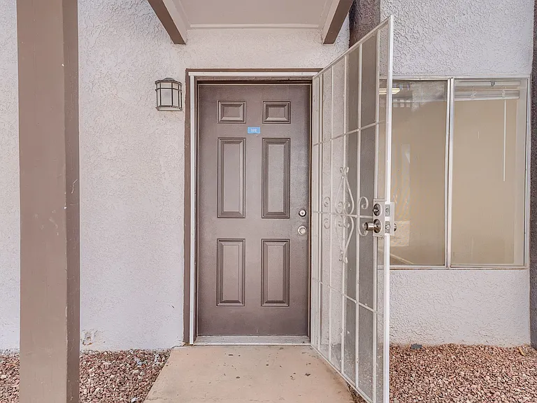 North Central (Stone and Prince), 2 story apartment complex with a/c! — Photo 20
